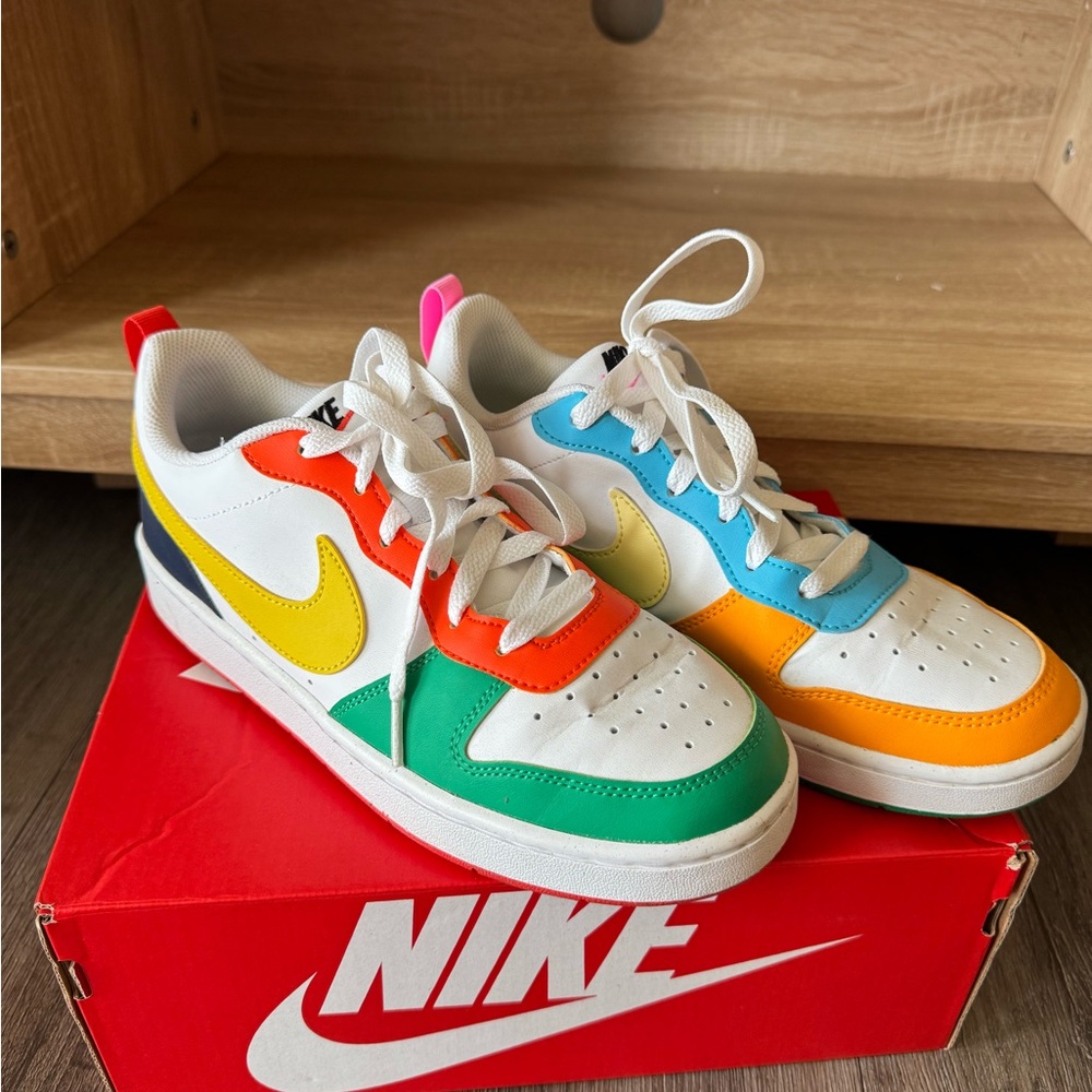 Nike Green and Orange Sneakers Vibrant Design